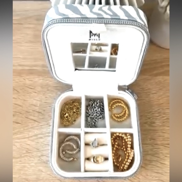 NWT MILLY TRAVELING JEWELRY 💍 CASE - BLUE 🩵 & WHITE 🤍 🦓, OS, BNWT - Picture 7 of 15